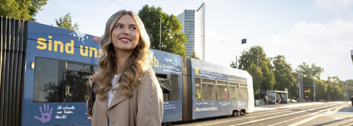 header_werkstudent_bahn_frau.jpg