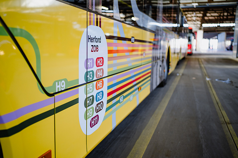 gelber Bus