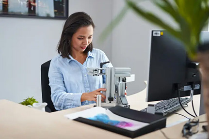 Frau im Büro