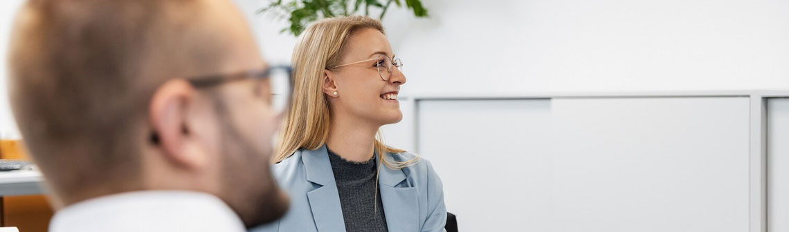 header_mann_frau_schauen_nach_rechts.jpg header_mann_frau_schauen_nach_rechts.jpg