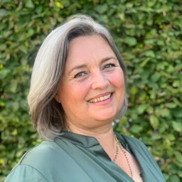 Frau Beatrix Benz