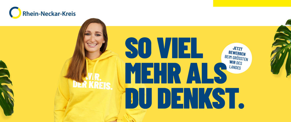 Frau in gelber Jacke mit Schriftzug "WIR. DER KREIS." vor gelbem Hintergrund mit Text "So viel mehr als du denkst"