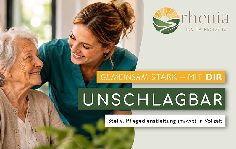 Pflegekräfte und Bewohnerin lächeln gemeinsam Gemeinsam stark mit Dir