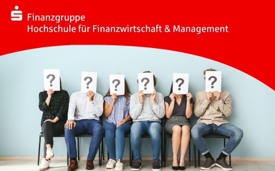 Finanzgruppe Hochschule für Finanzwirtschaft & Management - Gruppe von Geschäftsmännern und Geschäftsfrauen halten Fragezeichen-Blätter vor ihre Gesichter