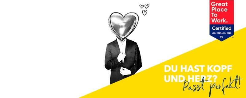 Person in Business-Kleidung mit großem silbernem Herz statt Kopf, Great-Place-to-Work-Siegel und gelbem Banner mit Text „Du hast Kopf und Herz – passt perfekt!"
