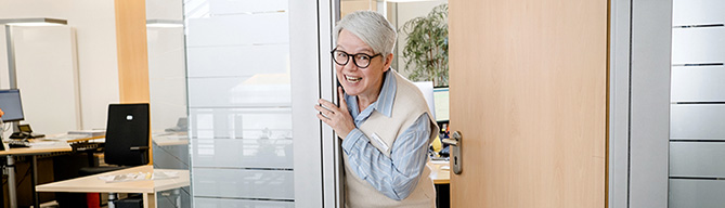 Frau im Büro