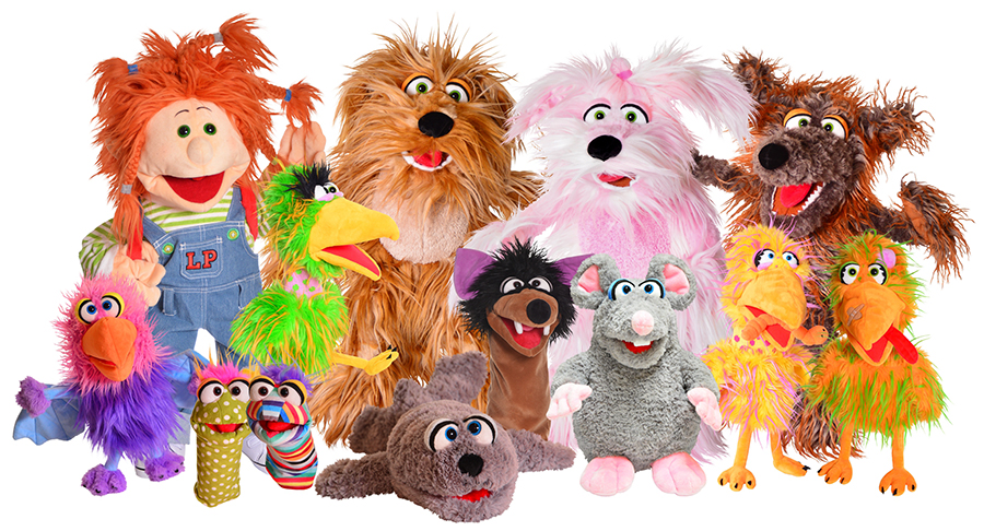 Eine bunte Gruppe verschiedener Handpuppen