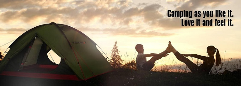 Camping as you like it. Love it and feel it. - Mutter und Sohn machen Morgengymnastik