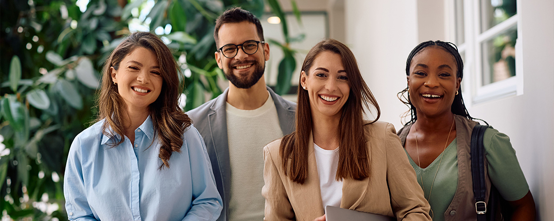 header_team_mann_drei_frauen.jpg