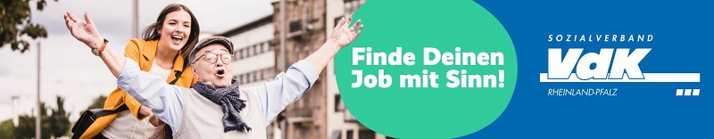 Junge Frau mit Senior draußen - Sozialverband VdK Rheinland-Pfalz