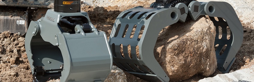 Bagger, der große Steine aufhebt