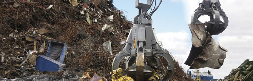 Bagger, der Müll sammelt