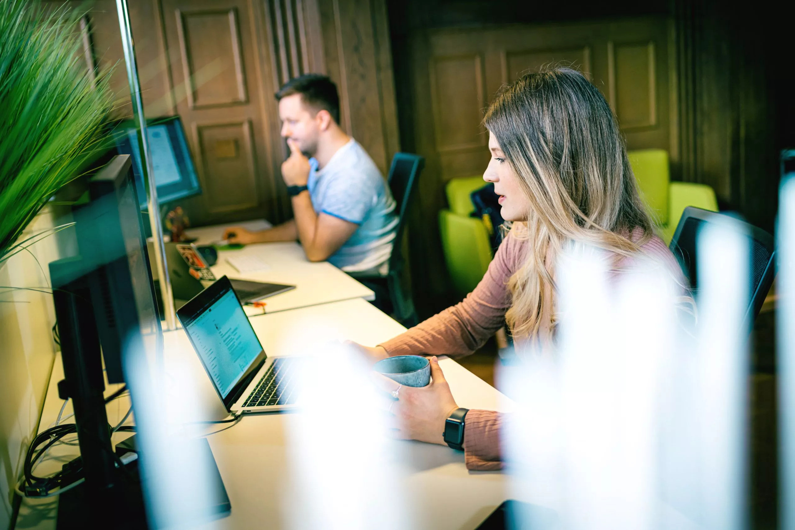 header_mann_frau_office.jpg