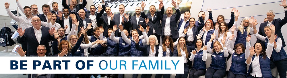 HAIX-Team winkt gemeinsam in die Kamera – Be part of our family