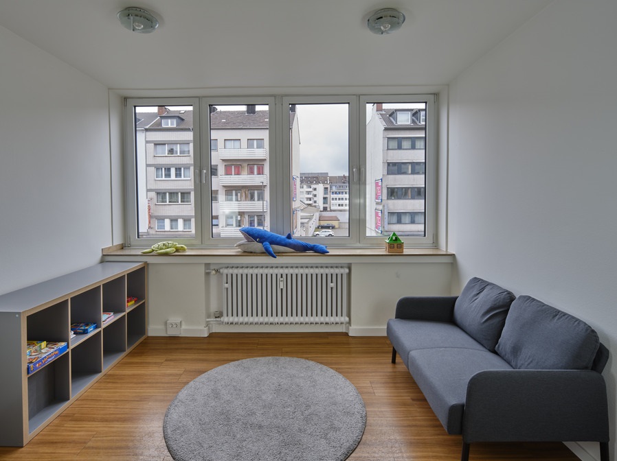 Sofa am Fenster
